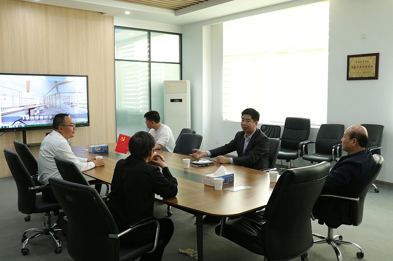 資訊|臨沂市商務(wù)局黨組成員、副局長莊金才一行蒞臨百華鞋業(yè)調(diào)研指導(dǎo)