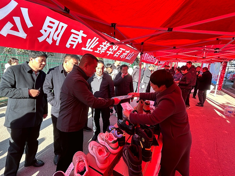 百華鞋業受邀參加“首屆中國諸葛亮杯若鯉大賽”暨名優特產展覽會活動！
