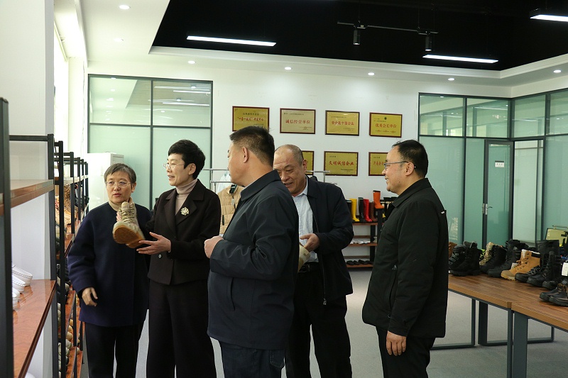 資訊|沂南縣人民法院院長尹慧 一行蒞臨百華鞋業調研指