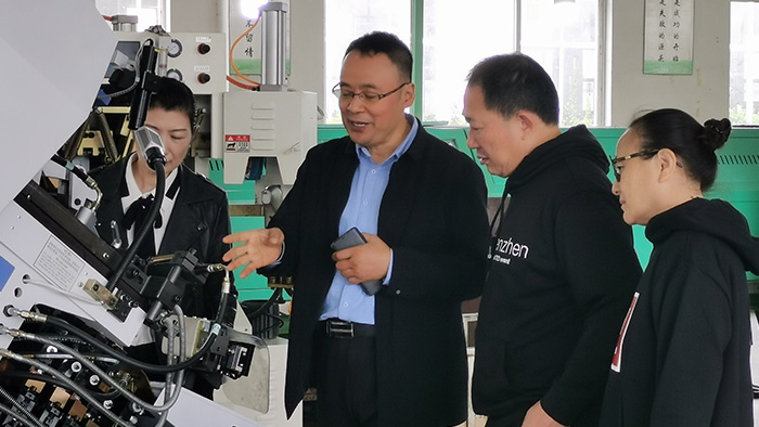 單仁教授蒞臨百華鞋業參觀指導